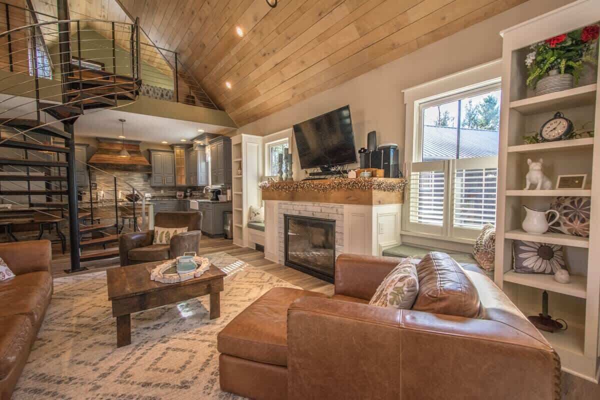 TV, fireplace, offices