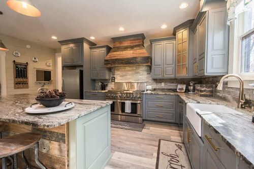 Rustic Awesome 4BR Lodge w/ Game Room & Fire Pit