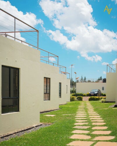 Skyline Villa

>>>Close to Airport, Swimming Pool, Gym!