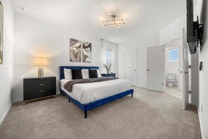 9 bedrooms, travel cot, WiFi, bed sheets