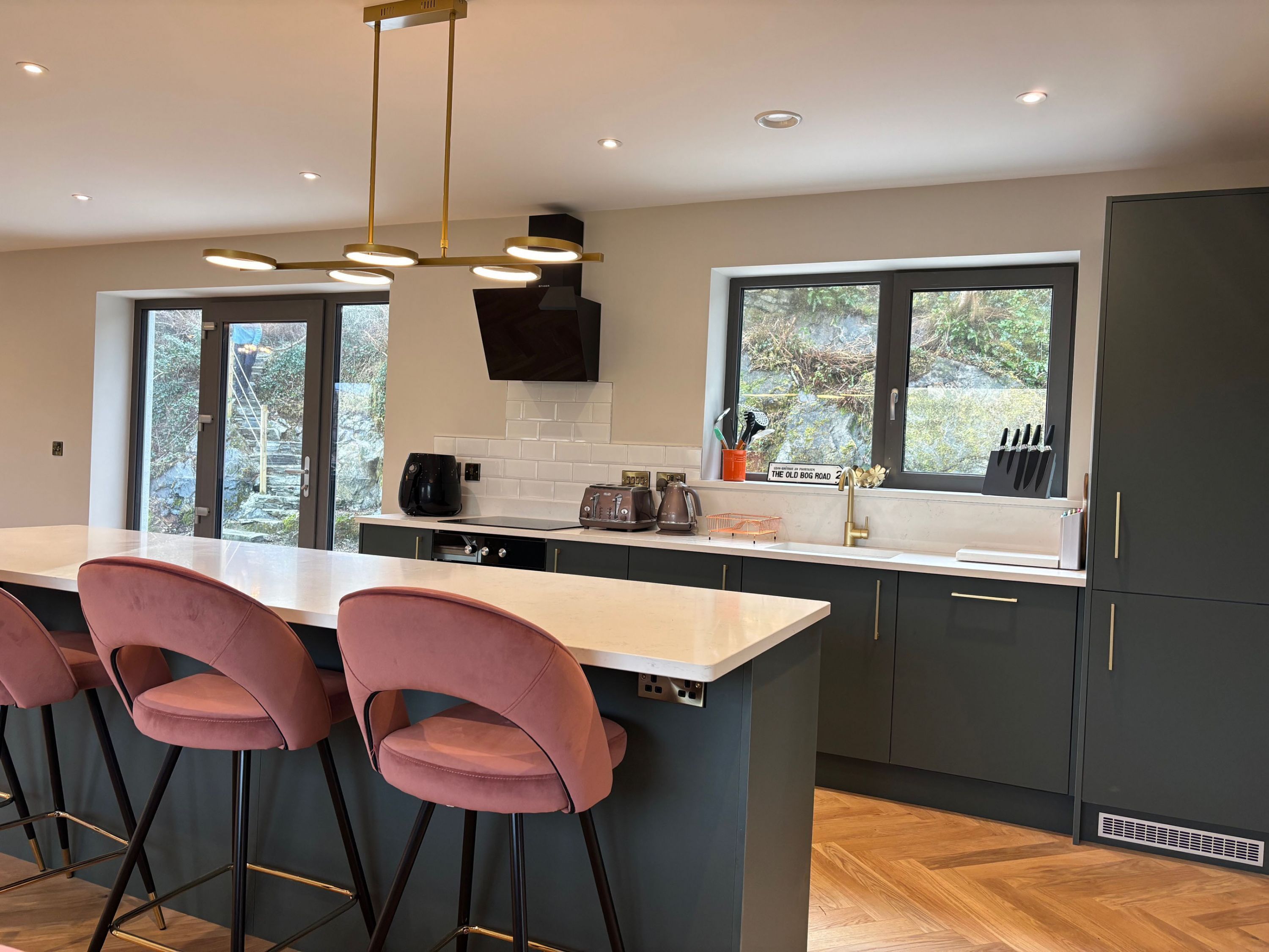 冰箱、微波炉、烤箱、洗碗机