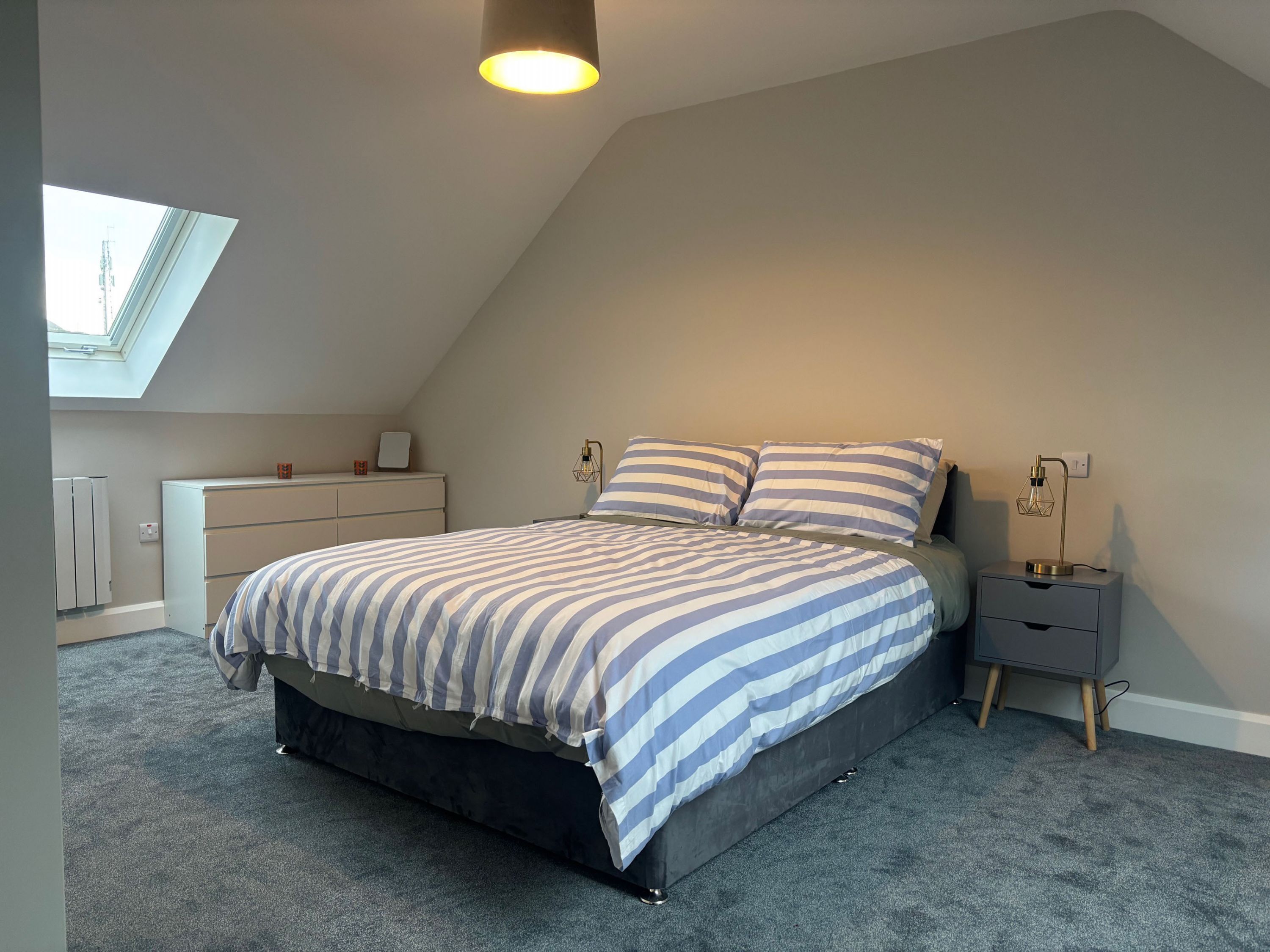 3 chambres, fer et planche à repasser, Wi-Fi, draps fournis