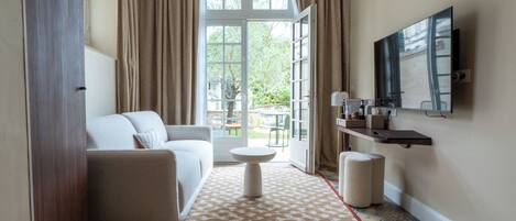 Executive lakosztály | 1 hálószoba, széf a szobában, íróasztal és sötétítőfüggöny