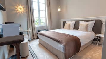 Classic Room | 1 bedroom, in-room safe, desk, blackout drapes