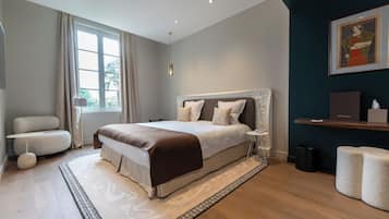 Design Room | In-room safe, desk, blackout drapes, soundproofing