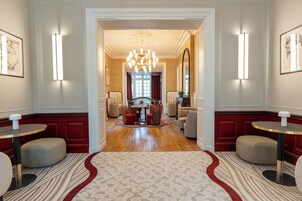 Desayuno continental diario (EUR 15 por persona)