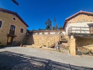 Exterior - Cozy studio with pool view (Friumes)