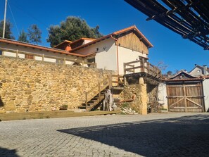 Exterior - Cozy studio with pool view (Friumes)