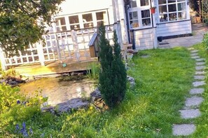 Property grounds - Chelmsford Cottage Free Parking (Great Waltham)