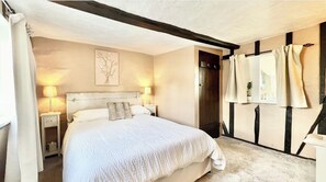 1 quarto, escrivaninha, ferros/tábuas de passar roupa, Wi-Fi de cortesia