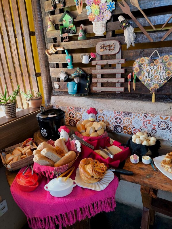 Free daily continental breakfast - Pousada Princesa da Serra (Santana do Riacho)