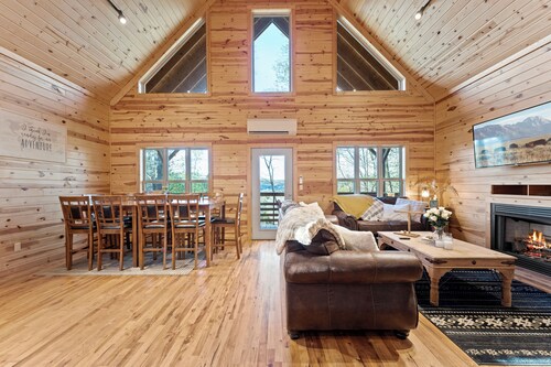 Mnt. View Cabin Near River w/ Hot Tub + Fire Pit