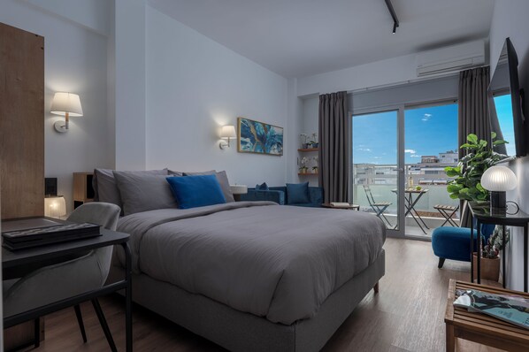 2 bedrooms, in-room safe, desk, iron/ironing board