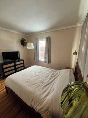 2 bedrooms, desk, iron/ironing board, travel crib - Lingonberry Cottage is a secluded retreat in downtown CDA, Idaho. (Coeur d'Alene)