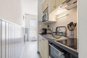 Fridge, microwave, oven, dishwasher