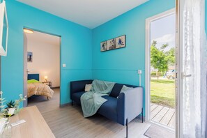 Tv och ett bordtennisbord