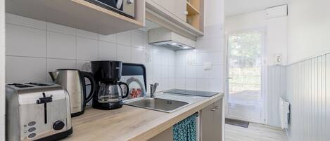 Réfrigérateur, micro-ondes, lave-vaisselle, grille-pain