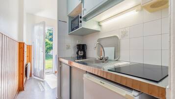Fridge, microwave