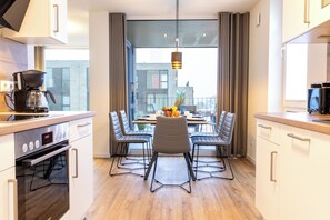 Réfrigérateur, four, plaque de cuisson, lave-vaisselle