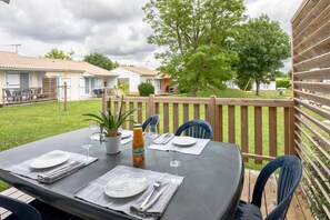 Outdoor dining - 2 - Le Martin-Pêcheur - Village vacances (Maché)