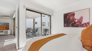Iron/ironing board, WiFi