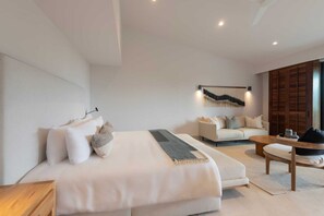 4 bedrooms, desk, travel cot, WiFi