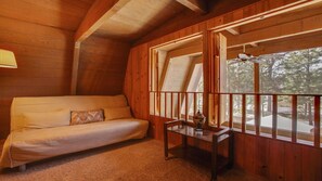 House, 3 Single Beds (Puma 04) | Living area - Puma 04 (Bend)