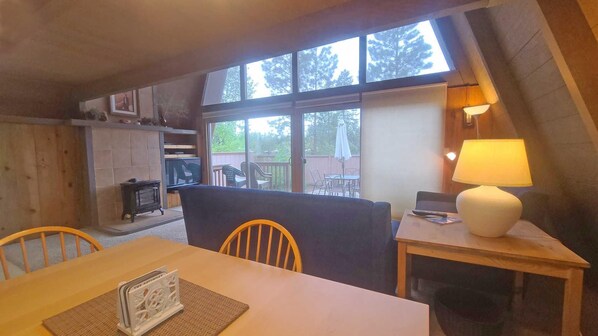 Living area - Puma 04 (Bend)