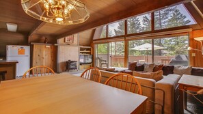 House, 3 Single Beds (Puma 04) | Living area - Puma 04 (Bend)