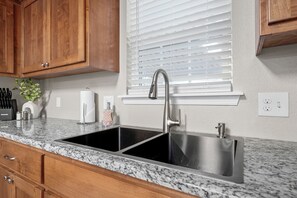 Fridge, microwave, oven, stovetop - Brazil Retreat come relax in this beautiful spacious home. (Fort Smith)
