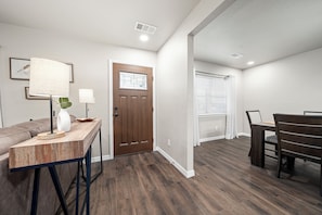 Interior - Brazil Retreat come relax in this beautiful spacious home. (Fort Smith)