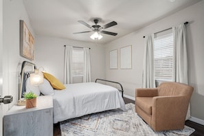 4 bedrooms, iron/ironing board, free WiFi, bed sheets - Brazil Retreat come relax in this beautiful spacious home. (Fort Smith)