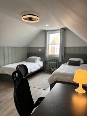 3 室のベッドルーム、アイロン / アイロン台、WiFi、ベッドシーツ