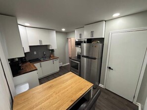 Microondas, horno, placa de cocina