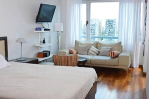 1 bedroom, in-room safe, iron/ironing board, free WiFi