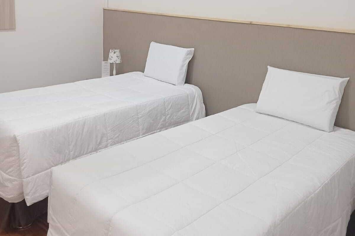 双床房 | 高档床上用品、免费 WiFi、床单