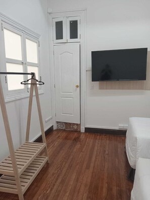 Premium bedding, free WiFi, bed sheets - Hospedaje Colville a 1 cuadra de Plaza Mayor de Lima (Lima)