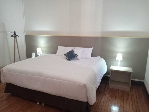 Presidential Suite, 1 King Bed, Balcony, City View | Bathroom