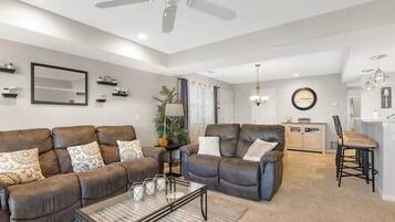 Smart TV, fireplace