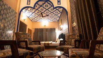 Habitación ejecutiva | Escritorio y wifi gratis