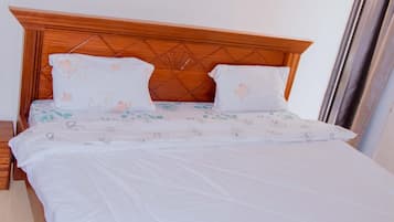 12 dormitorios, tabla de planchar con plancha, wifi y ropa de cama