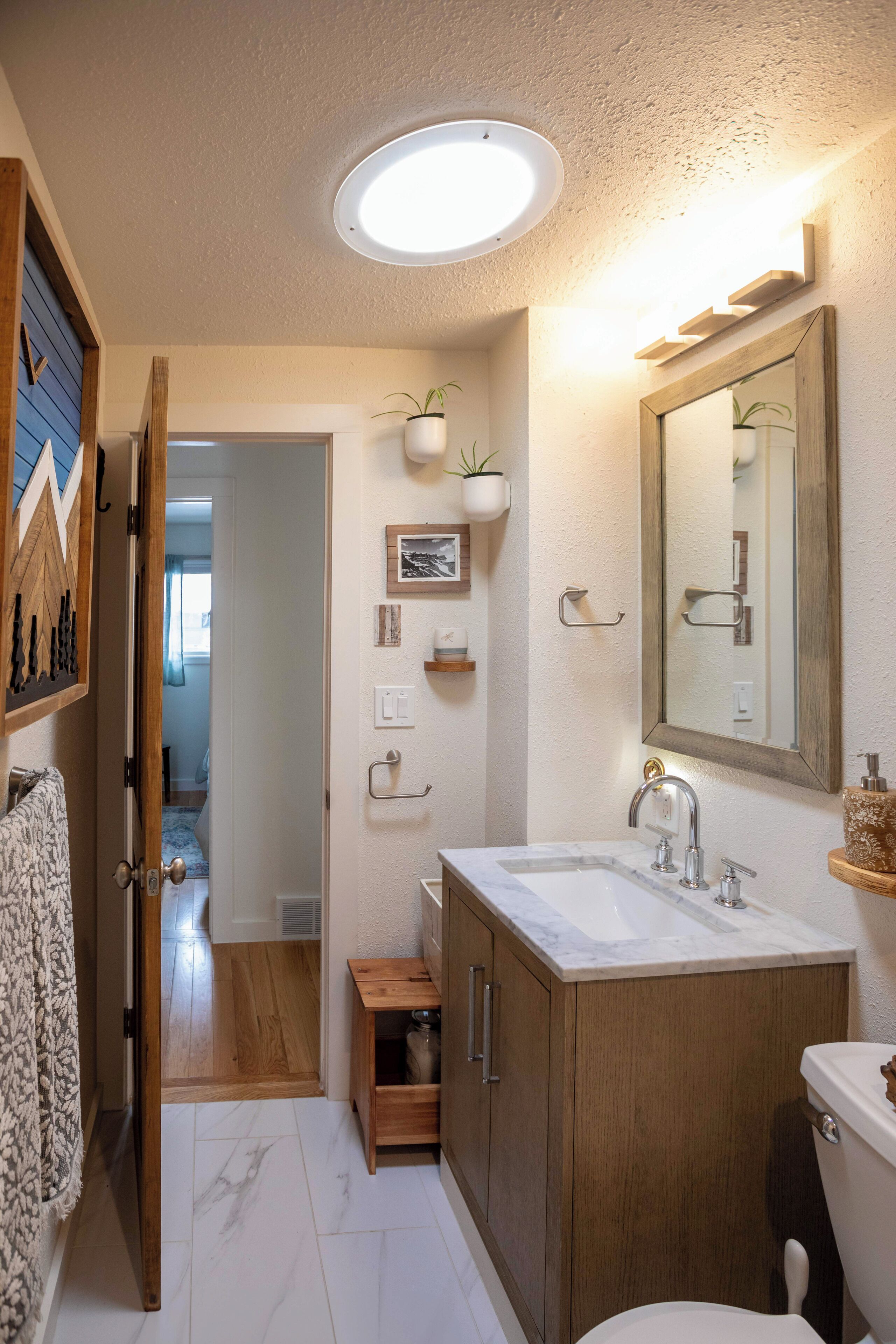 Articles de toilette écologiques, sèche-cheveux, serviettes fournies