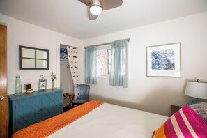 3 bedrooms, desk, iron/ironing board, travel cot