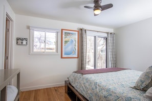 3 bedrooms, desk, iron/ironing board, travel crib