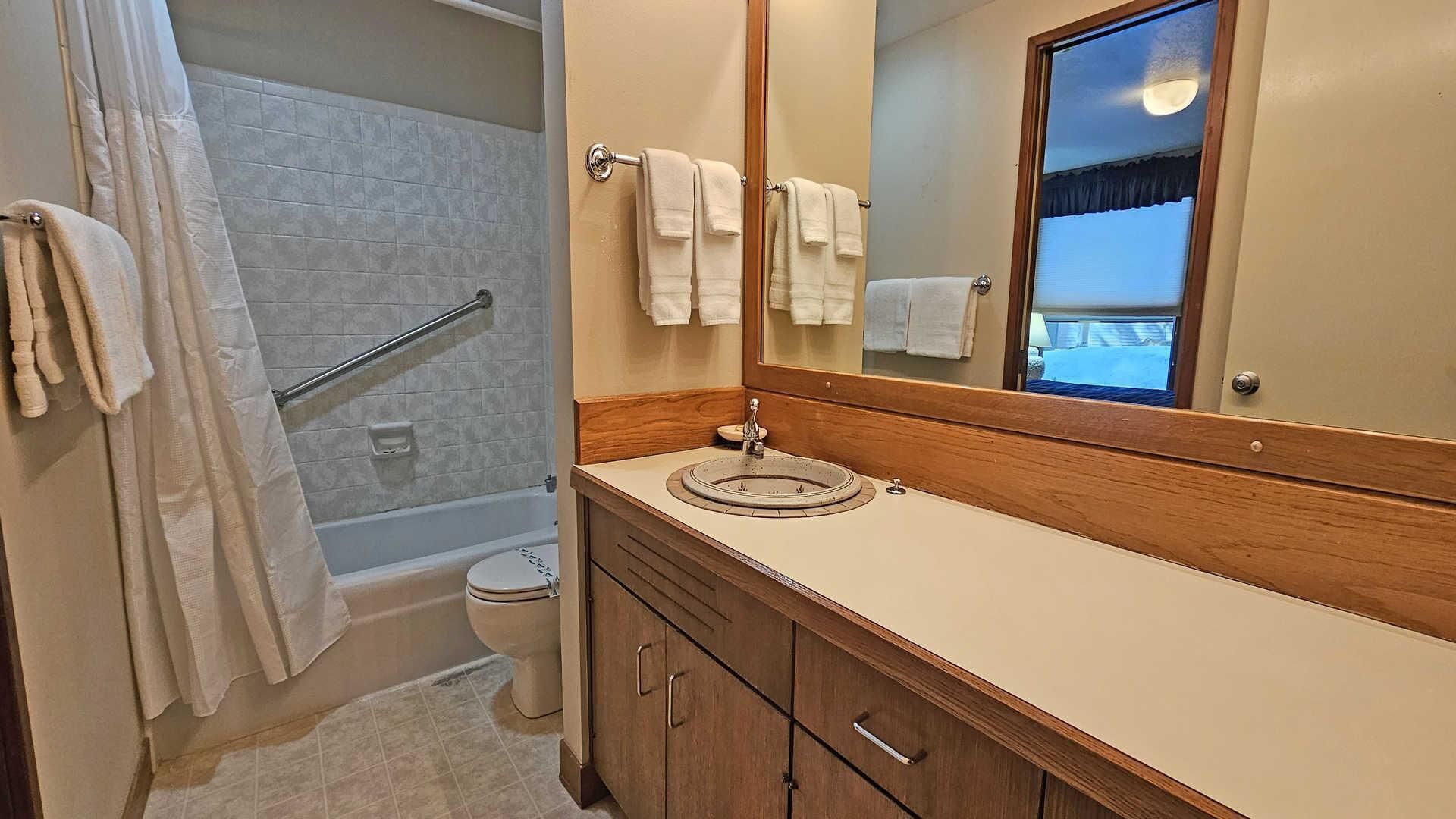 House, 2 Twin Beds (Mountain View Lodge 2) | Bathroom