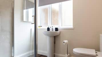 Monolocale, camere multiple | Bagno | Carta igienica