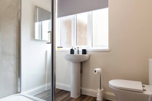 Studio, Multiple Bedrooms | Bathroom