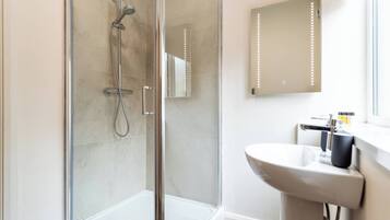 Studio, Multiple Bedrooms | Bathroom | Toilet paper