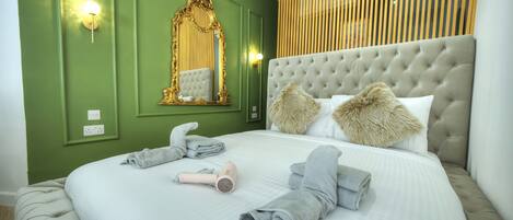 1 habitación, tabla de planchar con plancha, wifi gratis y ropa de cama