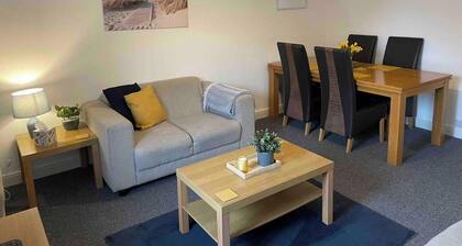 6 Guests - Parking - Patio - Near Coast